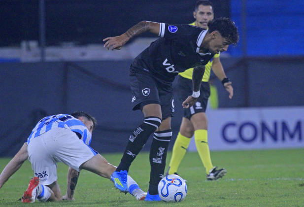 RECORD DATE NOT STATED 15th April 2026; Presidente Peron Stadium, Buenos Aires, Argentina; Copa Sudamericana Football Racing versus Botafogo; Baltasar Rodriguez of Racing battles for possession with Cristian Medina of Botafogo PoolxPelaezxBurga DiaEsportivo