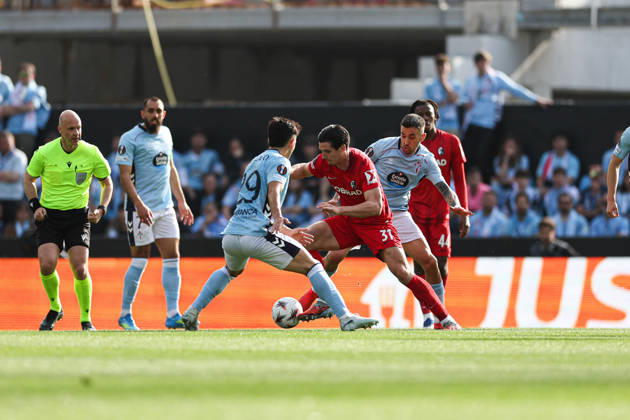 Real Club Celta v SC Freiburg - UEFA Europa League 2025 26 Quarter-Final Second Leg Igor Matanovic of SC Freiburg and Yoel Lago of Celta Vigo during the UEFA Europa League 2025 26 Quarter-Final Leg Two match between Real Club Celta and SC Freiburg at Estadio Balaidos in Vigo, Spain, on April 16, 2026. vigo Vigo Spain Copyright: xLuisxEirasx originalFilename:eiras-uefaeuro260416_npt9b