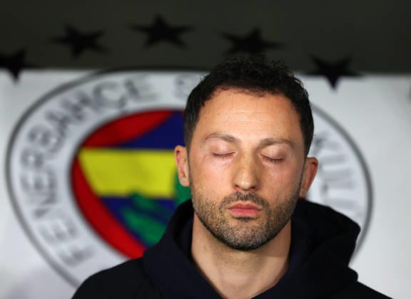 Fenerbahce v Caykur Rizespor - Turkish Super Lig ISTANBUL, TURKIYE - APRIL 17: Head coach Domenico Tedesco of Fenerbahce ahead of Turkish Super Lig week 30 football match between Fenerbahce and Caykur Rizespor at Chobani Stadium in Istanbul, Turkiye on April 17, 2026. Ali Atmaca Anadolu Istanbul Turkey. Editorial use only. Please get in touch for any other usage.  Copyright: x2026xAnadoluxAlixAtmacax