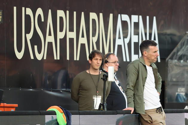 17.04.2026, xrekx, Fussball 2.Bundesliga, SV Elversberg - Karlsruher SC v.l. Christian Eichner Trainer (Karlsruher SC) enttaeuscht, enttäuscht, schaut enttaeuscht, niedergeschlagen, disappointed nach dem 3:0 (DFL DFB REGULATIONS PROHIBIT ANY USE OF PHOTOGRAPHS as IMAGE SEQUENCES and or QUASI-VIDEO) Elversberg