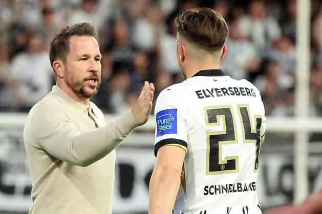 17.04.2026, xrekx, Fussball 2.Bundesliga, SV Elversberg - Karlsruher SC v.l. Spielende Christian Weber Sportdirektor (SV 07 Elversberg) Luca Schnellbacher (SV 07 Elversberg) Mannschaft, Spieler, jubeln nach Spielende, Team, Player, celebrate at the end of the match (DFL DFB REGULATIONS PROHIBIT ANY USE OF PHOTOGRAPHS as IMAGE SEQUENCES and or QUASI-VIDEO) Elversberg