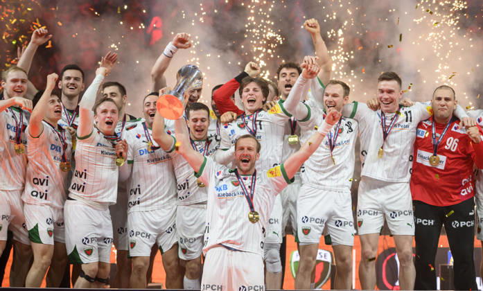 Siegerehrung, Jubel Team Füchse Berlin mit dem DHB Pokal den Max DARJ (B) hält, Mannschaft, Finale Füchse Berlin (B) - Bergischer HC (BHC), am 19.04.2026. Handball DHB Pokal Final4 2026, vom 18.04 - 19.04.2026 in Koeln Deutschland. Â
