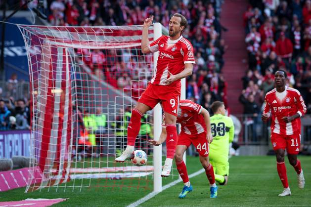 Jubel von Harry Kane 9 (FC Bayern Muenchen) nach seinem Tor zum 4:1, Emotion, Freude, FC Bayern Muenchen vs. VfB Stuttgart, Fussball, Maenner, Bundesliga, Saison 2025 2026, Rueckrunde, 30. Spieltag, 19.04.2026 DFB regulations prohibit any use of photographs as image sequences and or quasi-video Muenchen Bayern Deutschland