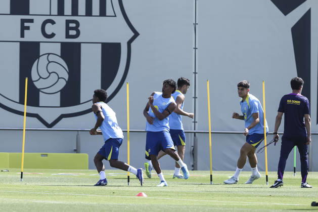 April 21, 2026, Sant Joan Despi, Barcelona, SPAIN: Lamine Yamal during the training day of FC Barcelona, Barca ahead the Spanish League, Laliga EA Sports, football match against RC Celta at Ciudad Esportiva Joan Gamper on April 21, 2026 in Sant Joan Despi, Barcelona, Spain. FC Barcelona Training And press conference, PK, Pressekonferenz - LaLiga EA Sports - ZUMAa181 20260421_zaa_a181_005 Copyright: xJavierxBorregox