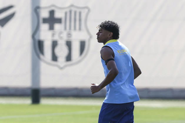 April 21, 2026, Sant Joan Despi, Barcelona, SPAIN: Lamine Yamal during the training day of FC Barcelona, Barca ahead the Spanish League, Laliga EA Sports, football match against RC Celta at Ciudad Esportiva Joan Gamper on April 21, 2026 in Sant Joan Despi, Barcelona, Spain. FC Barcelona Training And press conference, PK, Pressekonferenz - LaLiga EA Sports - ZUMAa181 20260421_zaa_a181_006 Copyright: xJavierxBorregox