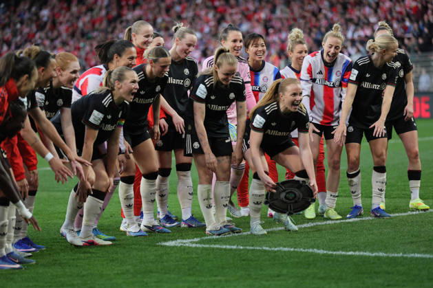 1. Fußball Bundesliga Frauen: Union Berlin - Bayern München, 22.04.2026 Schlussjubel, Sieg, Meisterjubel, Meisterschaft, Bayern jubelt, während der Begegnung in der 1. Fußball Bundesliga Frauen: Union Berlin - Bayern München in Berlin, Stadion An der Alten Försterei , am 22.04.2026. DFB regulations prohibit any use of photographs as image sequences and or quasi video. Copyright: xBEAUTIFULxSPORTS Frankex
