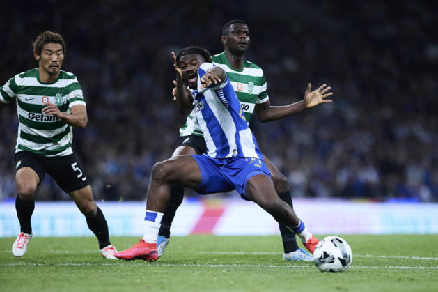 FC Porto v Sporting Clube de Portugal - Taca de Portugal PORTO, PORTUGAL - APRIL 22: Terem Moffi of FC Porto competes for the ball with Ousmane Diomande of Sporting CP during Taca de Portugal Semifinals match between FC Porto and Sporting Clube de Portugal at Estadio do Dragao on April 22, 2026 in Porto, Portugal. (This image is for editorial use only) (Photo by Diego Simon Photo Players Images Magara press) Porto Estadio do Dragao Portugal Copyright: xDiegoxSimonx
