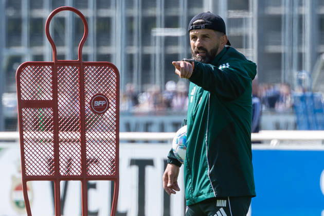 24.04.2026, Fussball, Training des FC Schalke 04. Trainer Miron Muslic (FC Schalke 04). Gelsenkirchen Trainingsgelände FC Schalke 04 NRW Deutschland xRHR-FOTO YYx Copyright: RHR-FOTOx RHR-FOTO YY