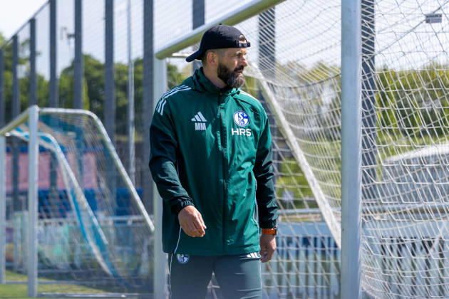 24.04.2026, Fussball, Training des FC Schalke 04. Trainer Miron Muslic (FC Schalke 04). Gelsenkirchen Trainingsgelände FC Schalke 04 NRW Deutschland xRHR-FOTO YYx Copyright: RHR-FOTOx RHR-FOTO YY