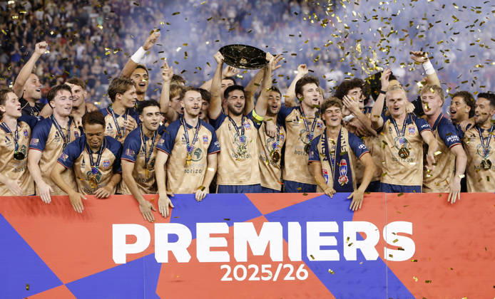 ALEAGUE JETS MARINERS, Jets players celebrate winning the Premiership with the PremierÕs plate during the A-League Men Round 26 match between the Newcastle Jets and the Central Coast Mariners at McDonald Jones Stadium in Newcastle, Saturday, April 25, 2026. ( NO ARCHIVING, EDITORIAL USE ONLY NEWCASTLE NEW SOUTH WALES AUSTRALIA  Copyright: xDARRENxPATEMANx 20260425190354518463
