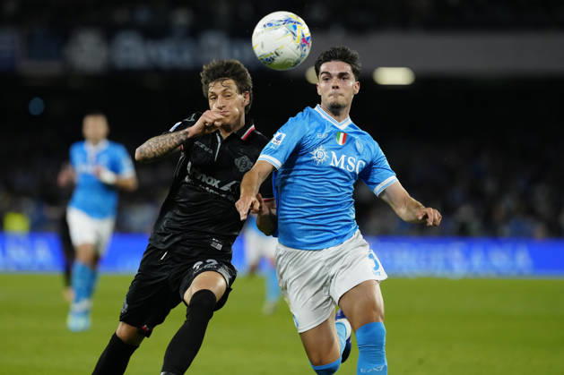 SSC Napoli v US Cremonese - Serie A Miguel Gutierrez of SSC Napoli competes for the ball with Romano Floriani of US Cremonese during the Serie A match between SSC Napoli and US Cremonese at Stadio Diego Armando Maradona Naples Italy on 24 April 2026. Naples Naples Italy  Copyright: xFrancoxRomanox originalFilename:romano-sscnapol260424_np1mx.jpg