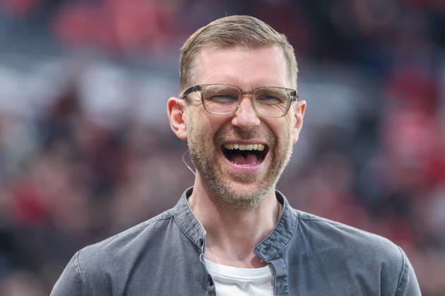 Fußball DFB Pokal - Bayer 04 Leverkusen - FC Bayern München am 22.04.2026 in der BayArena in Leverkusen TV Experte Per Mertesacker lacht lächelt