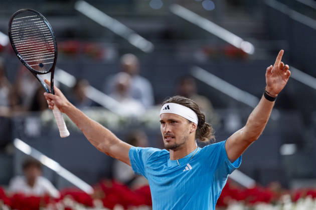 Mutua Madrid Open - Day Nine MADRID, SPAIN - APRIL 28: Alexander Zverev of Germany celebrates the victory against Jakub Mensik of Czechia during the Men s Singles Fourth Round match on Day Nine during the Mutua Madrid Open 2026 tournament celebrated at La Caja Magica on April 28, 2026 in Madrid, Spain. Madrid La Caja Magica Madrid Spain Copyright: xAlbertoxGardinx AGardin_20260428_Tennis_Madrid_Day9_1341