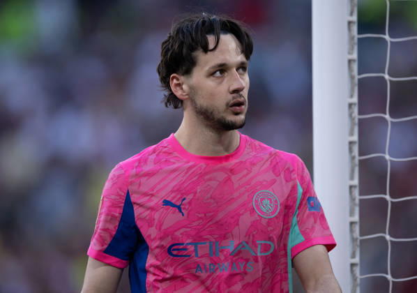 Manchester City v Southampton - Emirates FA Cup Semi Final LONDON, ENGLAND - APRIL 25: Manchester City goalkeeper James Trafford during the Emirates FA Cup Semi Final match between Manchester City and Southampton on April 25, 2026 in London, England. James Trafford London Wembley Stadium England United Kingdom Copyright: xVisionhausx 776483534