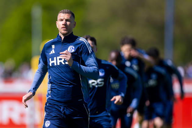 30.04.2026, Fussball, Training des FC Schalke 04. Edin Dzeko (FC Schalke 04). Gelsenkirchen Trainingsgelände FC Schalke 04 NRW Deutschland xRHR-FOTO YYx Copyright: RHR-FOTOx RHR-FOTO YY