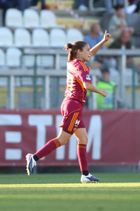 CALCIO - Serie A Femminile - AS Roma vs Ternana Women Manuela Giugliano of AS Roma scores the goal for 1-0 during the Serie A Women Athora Fase a gironi - 20° between A.S. Roma Femminile vs Ternana , 02 May 2026 at the Tre Fontane Stadium, Roma Italy Rome Italy Copyright: xIPAxSport ABACAx