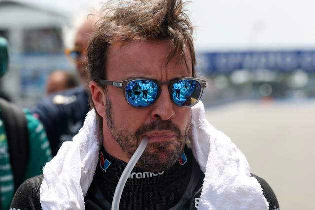 RECORD DATE NOT STATED 2nd May 2026; Miami International Autodrome, Miami, Florida, United States of America; 2026 FIA Formula 1 Miami Grand Prix; Sprint Race; Fernando Alonso (14) of Spain and Aston Martin Aramco Formula One Team drinking water on the grid DavidxBuono