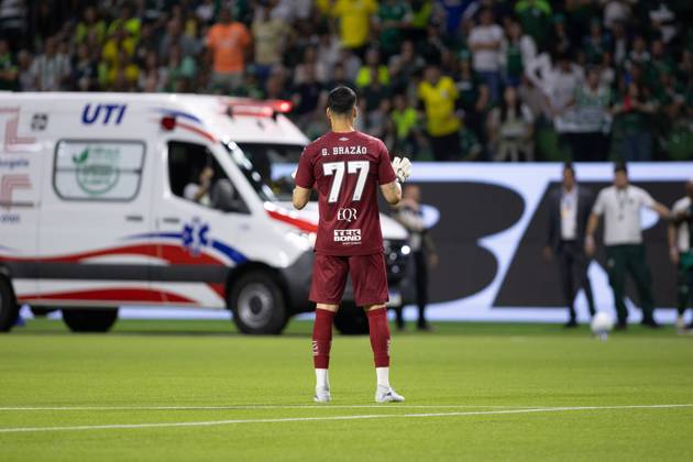 RECORD DATE NOT STATED Match between Palmeiras and Santos, valid for the 2026 Brazilian Championship. Sao Paulo (SP), 02 05 2026 - Brasileirao Palmeiras vs Santos - An ambulance enters the field to attend to a fan who fell from the stands during the match between Palmeiras and Santos, valid for the 14th round of the Brazilian football championship, at Allianz Parque on the night of Saturday, May 2nd, 2026, Brazil. Credit: William Oliveira PhD Press TheNews2(Foto: Phd Press Thenews2 imago images) SPO Copyright: xPHDxPRESSx