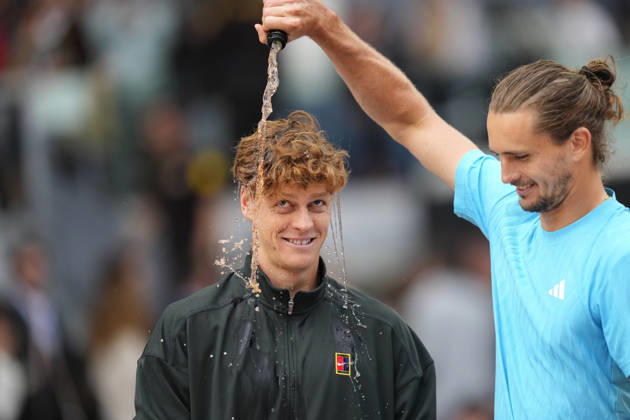 Mutua Madrid Open - Day Fourteen Jannik Sinner of Italy with Alexander Zverev of Germany after Men s Singles final match on Day Fourteen of the Mutua Madrid Open 2026, ATP, Tennis Herren Masters 1000 and WTA, Tennis Damen 1000 tournament celebrates at La Caja Magica on May 3, 2026 in Madrid, Spain. Madrid Spain  Copyright: xJosexBretonx originalFilename:bretonhernandez-mutuamad260503_npJtq.jpg