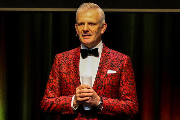 Fussball: Schweiz: SAFP Golden 11 Award; Kultur & Kongresshaus Aarau, 04.05.2026 (Aarau, Schweiz); Rainer Maria Salzgeber Moderator des Golden 11 Award 2026 Aarau Kultur&Kongresshaus Aarau Aargau Schweiz Copyright: xAmiirxAmedjouax