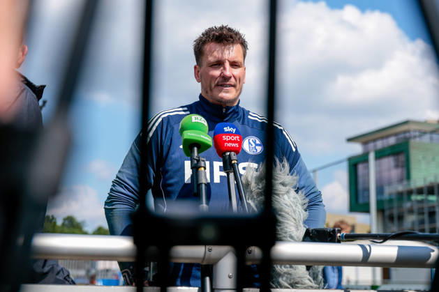 07.05.2026, Fussball, Training des FC Schalke 04. Medienrunde mit Torwart Kevin Müller (FC Schalke 04). Gelsenkirchen Trainingsgelände FC Schalke 04 NRW Deutschland xRHR-FOTO YYx Copyright: RHR-FOTOx RHR-FOTO YY