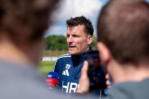 07.05.2026, Fussball, Training des FC Schalke 04. Medienrunde mit Torwart Kevin Müller (FC Schalke 04). Gelsenkirchen Trainingsgelände FC Schalke 04 NRW Deutschland xRHR-FOTO YYx Copyright: RHR-FOTOx RHR-FOTO YY