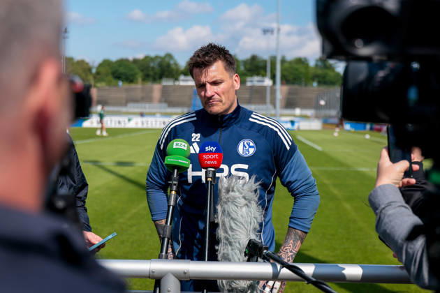 07.05.2026, Fussball, Training des FC Schalke 04. Medienrunde mit Torwart Kevin Müller (FC Schalke 04). Gelsenkirchen Trainingsgelände FC Schalke 04 NRW Deutschland xRHR-FOTO YYx Copyright: RHR-FOTOx RHR-FOTO YY
