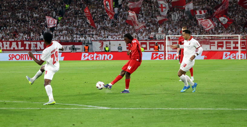 07.05.26 SC Freiburg - SC Braga Deutschland, Freiburg, 07.05.2026, Fussball, Europa League, Saison 2025 2026, Halbfinale, SC Freiburg - SC Braga: Johan Manzambi (SC Freiburg); Tor 2:0 Manzambi.