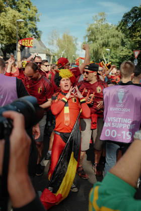 22.06.24, Football, UEFA EURO, EM, Europameisterschaft,Fussball 2024, Belgium Fan March Belgium fans in red national team, Nationalteam colours celebrate in the crowd during a supporter fan march in Cologne, Germany, ahead of the UEFA Euro 2024 group stage match between Belgium and Romania. Cologne RheinEnergie Stadium NRW Deutschland