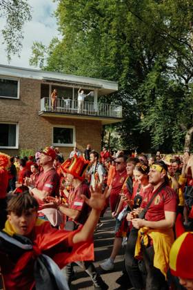 22.06.24, Football, UEFA EURO, EM, Europameisterschaft,Fussball 2024, Belgium Fan March Belgian football fans in red national team, Nationalteam jerseys and fan outfits march through a residential street in Cologne, Germany, during the pre-match fan procession ahead of Belgium vs Romania at UEFA Euro 2024. Cologne RheinEnergie Stadium NRW Deutschland