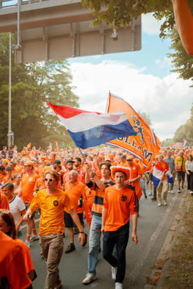 10.07.24, Football, UEFA EURO, EM, Europameisterschaft,Fussball 2024, Netherlands Fan March Netherlands supporters carry a large Dutch flag and an orange lion flag through the crowd during the fan march in Dortmund, Germany, before the UEFA Euro 2024 semi-final against England. Dortmund Dortmund NRW Germany
