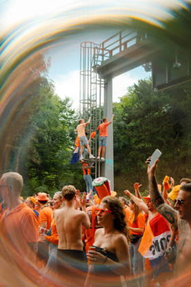 10.07.24, Football, UEFA EURO, EM, Europameisterschaft,Fussball 2024, Netherlands Fan March Netherlands fans celebrate in a packed orange crowd during the fan march in Dortmund, Germany, with supporters climbing a roadside structure before the UEFA Euro 2024 semi-final match against England. Dortmund Dortmund NRW Germany
