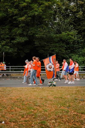 10.07.24, Football, UEFA EURO, EM, Europameisterschaft,Fussball 2024, Netherlands Fan March Netherlands fans in orange walk along the road with Dutch flags and an orange football flag during the fan march in Dortmund, Germany, ahead of the UEFA Euro 2024 semi-final match against England. Dortmund Dortmund NRW Germany