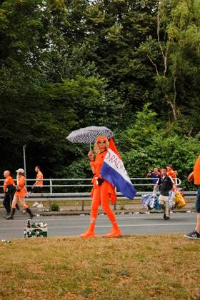 10.07.24, Football, UEFA EURO, EM, Europameisterschaft,Fussball 2024, Netherlands Fan March A Netherlands supporter dressed fully in orange carries a Dutch flag and umbrella while walking along the road during the Dutch fan march in Dortmund, Germany, before the UEFA Euro 2024 semi-final against England. Dortmund Dortmund NRW Germany