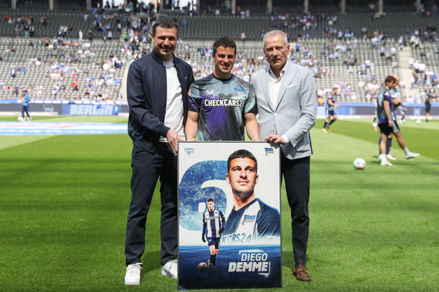 10.05.2025, xtgx, Fussball 2. Bundesliga, Hertha BSC Berlin - SpVgg Greuther Fürth emspor, v.l. Hertha verabschiedet Diego Demme (Hertha, 6) (DFL DFB REGULATIONS PROHIBIT ANY USE OF PHOTOGRAPHS as IMAGE SEQUENCES and or QUASI-VIDEO) Berlin