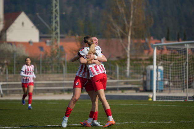 Deutschland, Frauen-Regionalliga Süd 2025 26, Johanna Hebben (SC Freiburg U20), Amelie Schmitz (SC Freiburg U20) Copyright: xMirjamxGeigerx