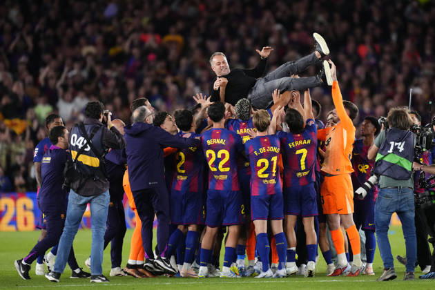 FC Barcelona, Barca v Real Madrid CF - LaLiga EA Sports Barcelona players celebrates the victory after winning with Hansi Flick head coach of Barcelona the LaLiga EA Sports match between FC Barcelona and Real Madrid CF at Spotify Camp Nou on May 10, 2026 in Barcelona, Spain. Barcelona Spain  Copyright: xJosexBretonx originalFilename:bretonhernandez-fcbarcel260510_npgV7.jpg