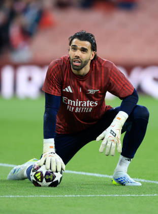 Arsenal FC v Atletico de Madrid - UEFA Champions League 2025 26 Semi Final Second Leg David Raya, goalkeeper of Arsenal warms up before the UEFA Champions League 2025 26 Semi Final Second Leg match between Arsenal FC and Atletico de Madrid at Arsenal Stadium on May 5, 2026 in London, England. WARNING! This Photograph May Only Be Used For Newspaper And Or Magazine Editorial Purposes. May Not Be Used For Publications Involving 1 player, 1 Club Or 1 Competition Without Written Authorisation From Football DataCo Ltd. For Any Queries, Please Contact Football DataCo Ltd on +44 (0) 207 864 9121 London Arsenal Stadium England United Kingdom Copyright: xAllstarxPicturexLibraryxLtdx