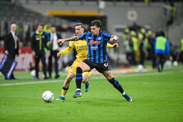 CALCIO - Serie A - AC Milan vs Atalanta BC Photo by IPA ABACAPRESS.COM84554151 - Alexis Saelemaekers of AC Milan and Nicola Zalewski Atalanta BC in action during the Italian Serie A football match between AC Milan and Atalanta BC on 10 of May 2026 at Giuseppe Meazza San Siro Siro stadium in Milan, Italy. Credit: Tiziano Ballabio Milan Italy Copyright: xIPAxSport ABACAx