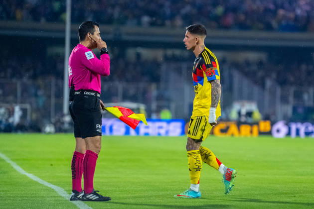 May 10, 2026, Mexico City, Ciudad de Mexico, Mexico: Brian Rodriguez 7 of Club America talks whit the referee during the Liga MX quarter-final match between Pumas UNAM and Club America at the Estadio Olimpico Universitario. on May 10, 2026 in Mexico City, Mexico. Mexico City Mexico - ZUMAe321 20260510_zsa_e321_009 Copyright: xMarcoxGonzalezx