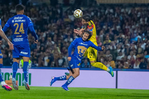 May 10, 2026, Mexico City, Ciudad de Mexico, Mexico: Pablo Bennevendo Peo±a 2 of Pumas and Miguel Vazquez 32 of Club America battle for the ball during the Liga MX quarter-final match between Pumas UNAM and Club America at the Estadio Olimpico Universitario. on May 10, 2026 in Mexico City, Mexico. Mexico City Mexico - ZUMAe321 20260510_zsa_e321_026 Copyright: xMarcoxGonzalezx