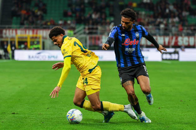 AC Milan vs Atalanta BC, Serie A football, Milano, Italy Ederson dos Santos of Atalanta BC competes for the ball with Zachary Athekame of AC Milan during Serie A 2025 26 football match between AC Milan and Atalanta BC at San Siro Stadium in Milan, Italy Italy, Milan, Milan, San Siro Stadium Copyright: xGonzalesxPhoto FCIx