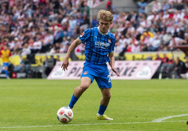 Einzelbild, Single image: Hennes Behrens (1. FC Heidenheim, 26) 1. FC Köln - 1. FC Heidenheim, Fussball, 1. Bundesliga, RheinEnergieStadion Köln, 10.05.2026 DFL regulations prohibit any use of photographs as image sequences and or quasi-video. Copyright: HMBxMedia xMarcoxBader