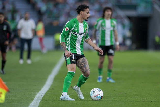 Real Betis V Elche CF - La Liga EA Sports Antony Matheus dos Santos of Real Betis controls the ball during the La Liga EA Sports match between Real Betis and Elche CF at La Cartuja Stadium in Seville, Spain, on May 12, 2026. Seville Spain Copyright: xJosexLuisxContrerasx originalFilename:joseluiscontreras-realbeti260512_npols