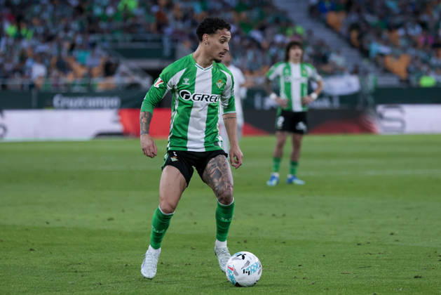 Real Betis V Elche CF - La Liga EA Sports Antony Matheus dos Santos of Real Betis controls the ball during the La Liga EA Sports match between Real Betis and Elche CF at La Cartuja Stadium in Seville, Spain, on May 12, 2026. Seville Spain Copyright: xJosexLuisxContrerasx originalFilename:joseluiscontreras-realbeti260512_npNih