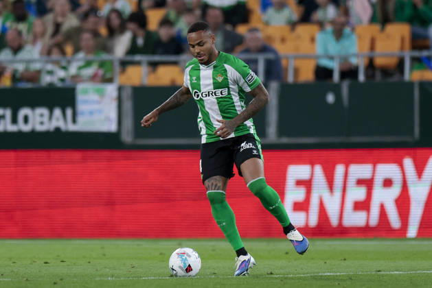 Real Betis V Elche CF - La Liga EA Sports Natan Bernardo de Souza of Real Betis passes the ball during the La Liga EA Sports match between Real Betis and Elche CF at La Cartuja Stadium in Seville, Spain, on May 12, 2026. Seville Spain Copyright: xJosexLuisxContrerasx originalFilename:joseluiscontreras-realbeti260512_npSBe