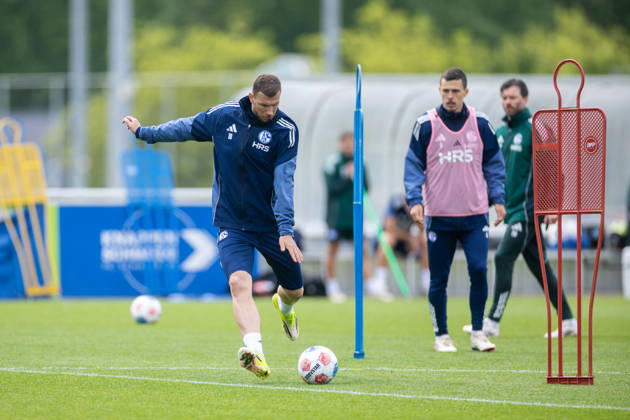 14.05.2026, Fussball, Training des FC Schalke 04. Edin Dzeko (FC Schalke 04). Gelsenkirchen Trainingsgelände FC Schalke 04 NRW Deutschland xRHR-FOTO YYx Copyright: RHR-FOTOx RHR-FOTO YY