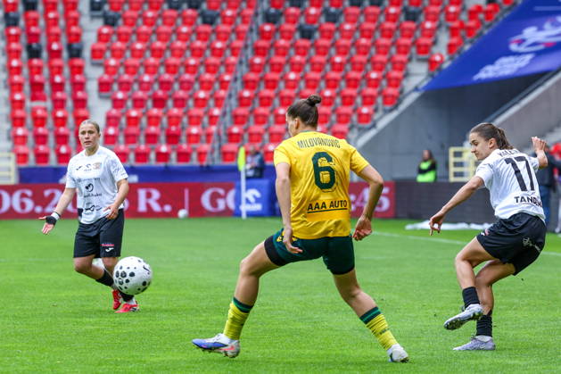 Tychy 16.05.2026. Pilka nozna ORLEN Puchar Polski kobiet sezon 2025 2026 final mecz: KKS Czarni Antrans Sosnowiec - GKS Katowice --- Football ORLEN Polish Cup season 2025 2026 final game match: KKS Czarni Antrans Sosnowiec - GKS Katowice nz Andjela Milovanovic, Nikol Kaletka, Fot. Michal Gaciarz Arena Akcji NEWSPIX.PL --- newspix.pl