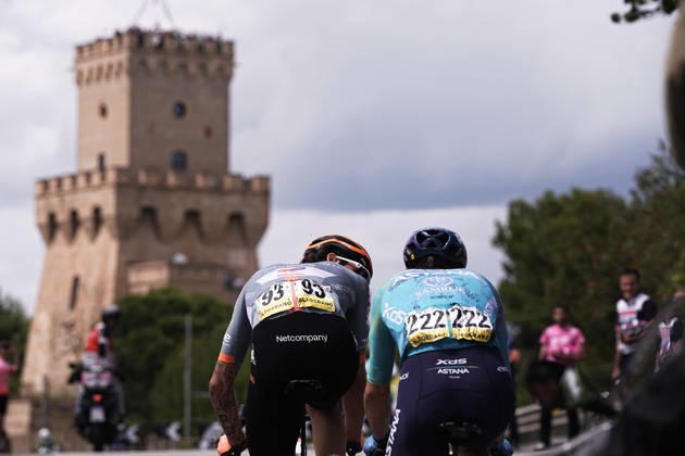 Italy™s Alberto Bettiol of XDS Astana Team and Italy™s Filippo Ganna of Netcompany Ineos during Stage 8 of the Giro d™Italia, from Chieti to Fermo, Italy, Saturday, May 16, 2026. Copyright: xMarcoxAlpozzi LaPressex