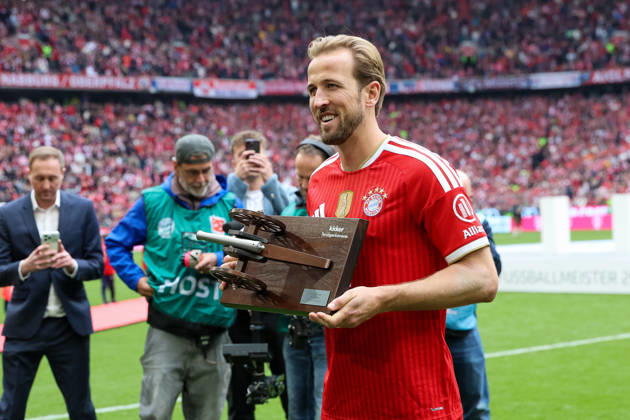 Harry Kane (FC Bayern Muenchen, 09) gewinnt die Bundesliga Torjaeger Kanone, GER, FC Bayern Muenchen vs. 1. FC Koeln, Fussball, Bundesliga, 34. Spieltag, Saison 2025 2026, 16.05.2026, DFL DFB REGULATIONS PROHIBIT ANY USE OF PHOTOGRAPHS as IMAGE SEQUENCES and or QUASI-VIDEO, GER, FC Bayern Muenchen vs. 1. FC Koeln, Fussball, Bundesliga, 34. Spieltag, Saison 2025 2026, 16.05.2026 Muenchen Copyright: xEibner-Pressefoto JennixMaulx EP_JML